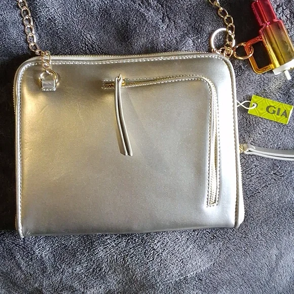 Giani Binni Metallic Gold Chain Crossbody Bag with Front Pocket NWT - Picture 4 of 9